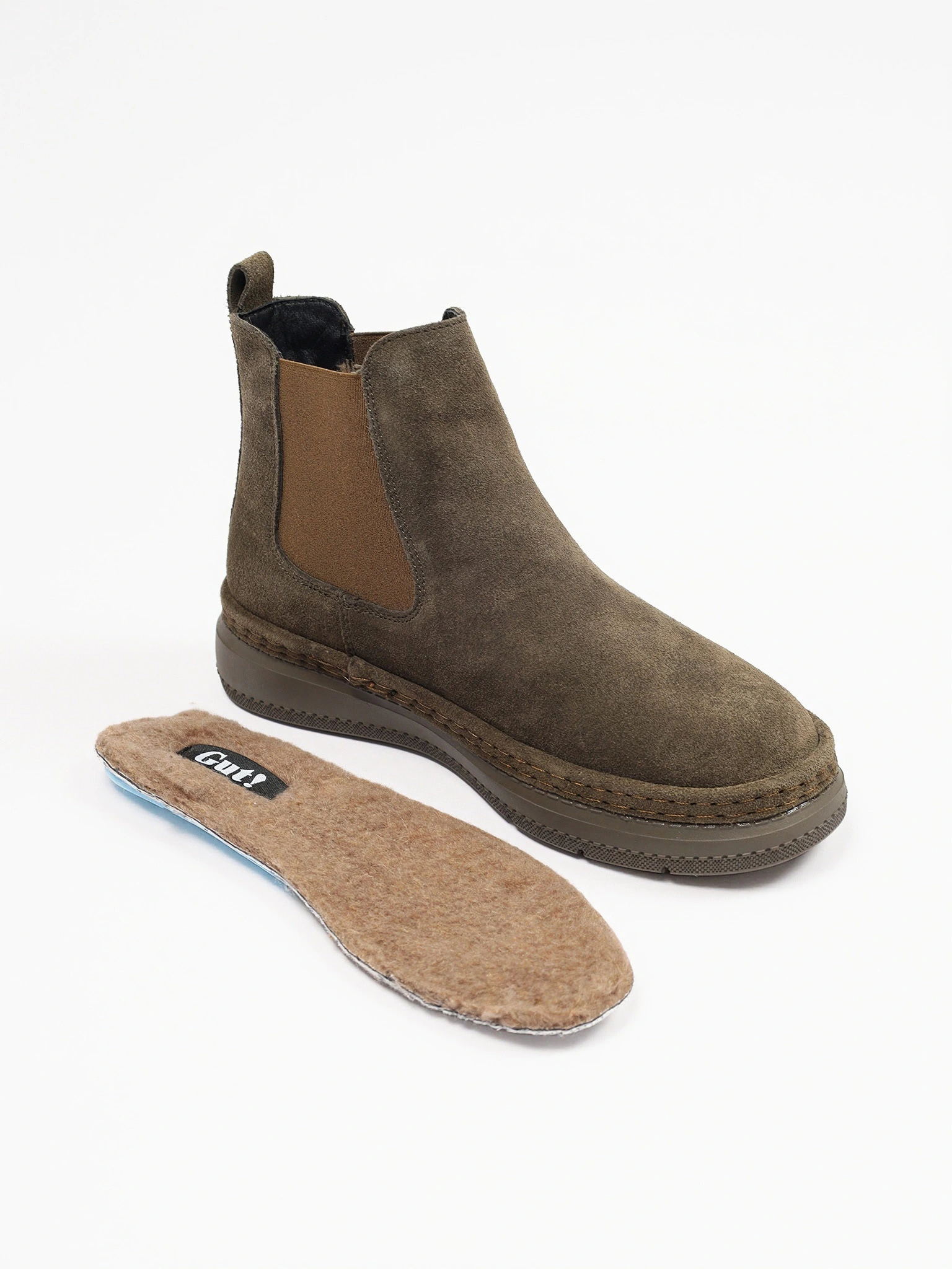 Ботинки-челси цвета хаки из натуральной замши на низкой подошве